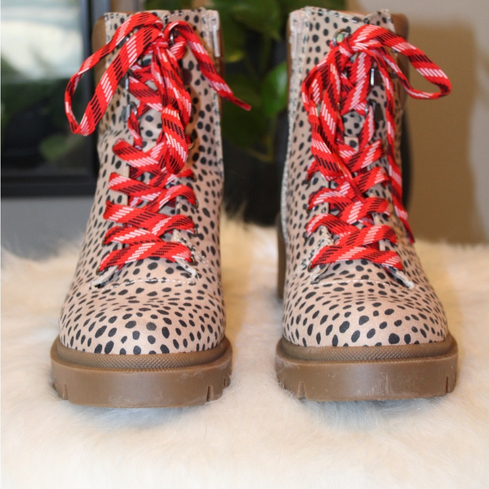 Universal Threads Callie Boots